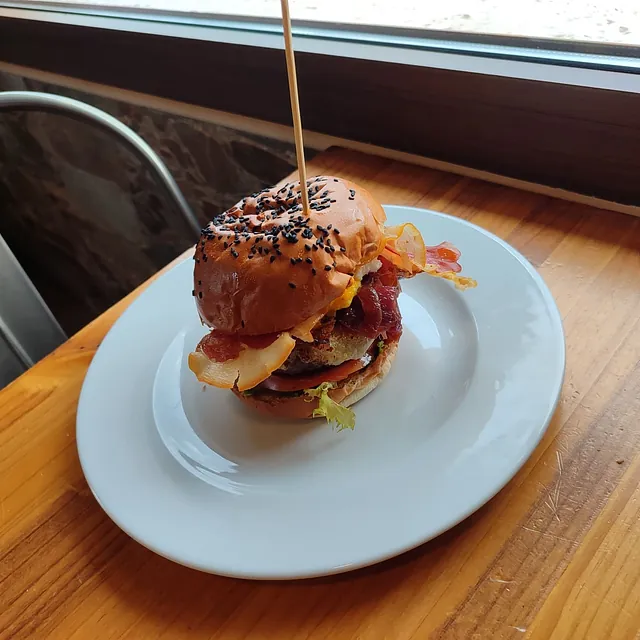 La Última Parada hamburguesa pincho